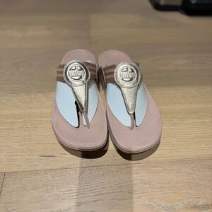 Fitflop Walkstar Toe Post Rose Gold Sandals- Size 10-Worn 1 time​